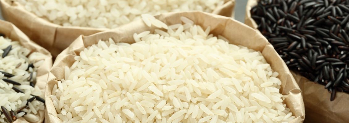 Säcke mit unterschiedlichem Reis